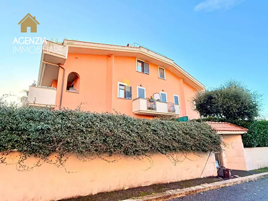 Immagine 1 di Appartamento in affitto  in via degli agrifogli a Rocca Di Papa