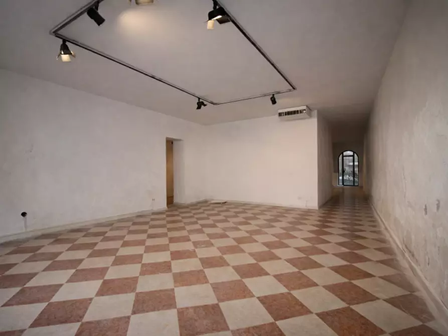 Immagine 1 di Negozio in vendita  in Borgo Santa Lucia, 144 a Vicenza