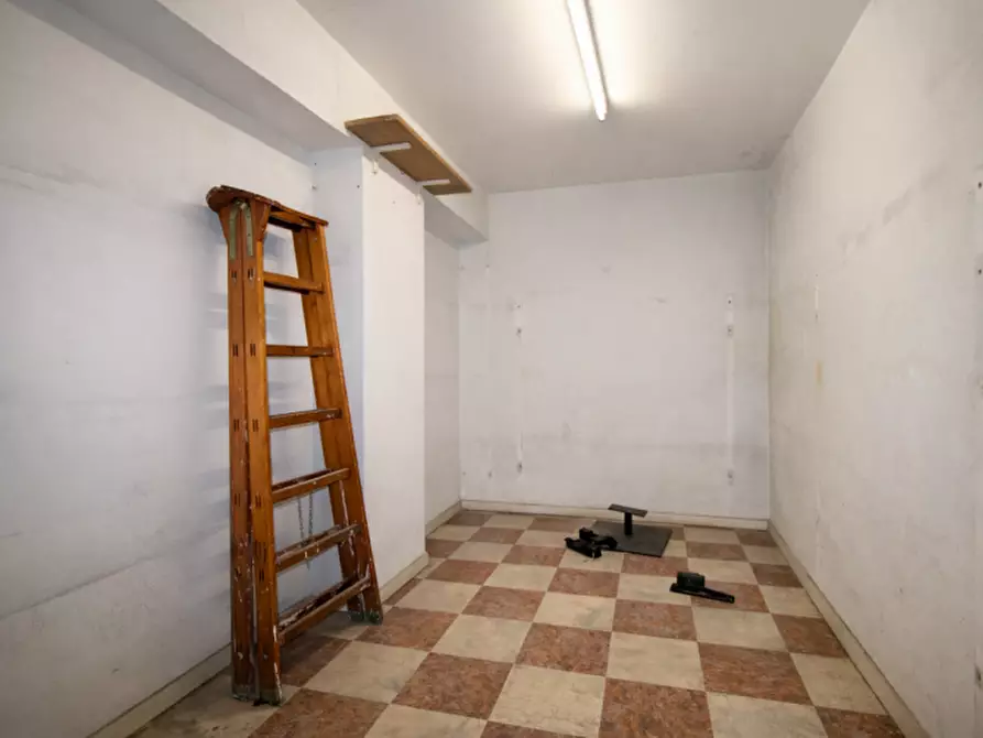 Immagine 11 di Negozio in vendita  in Borgo Santa Lucia, 144 a Vicenza