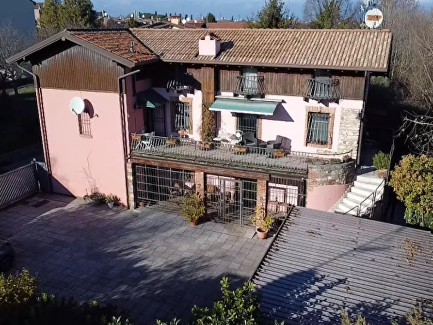 Immagine 3 di Villa in vendita  in Via Ugo Foscolo a Desenzano Del Garda