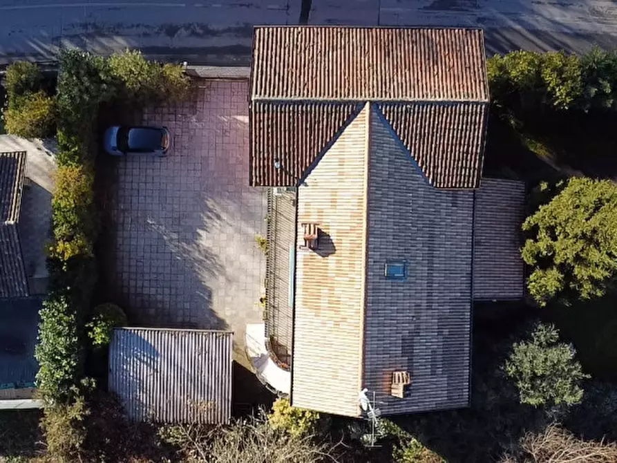 Immagine 4 di Villa in vendita  in Via Ugo Foscolo a Desenzano Del Garda