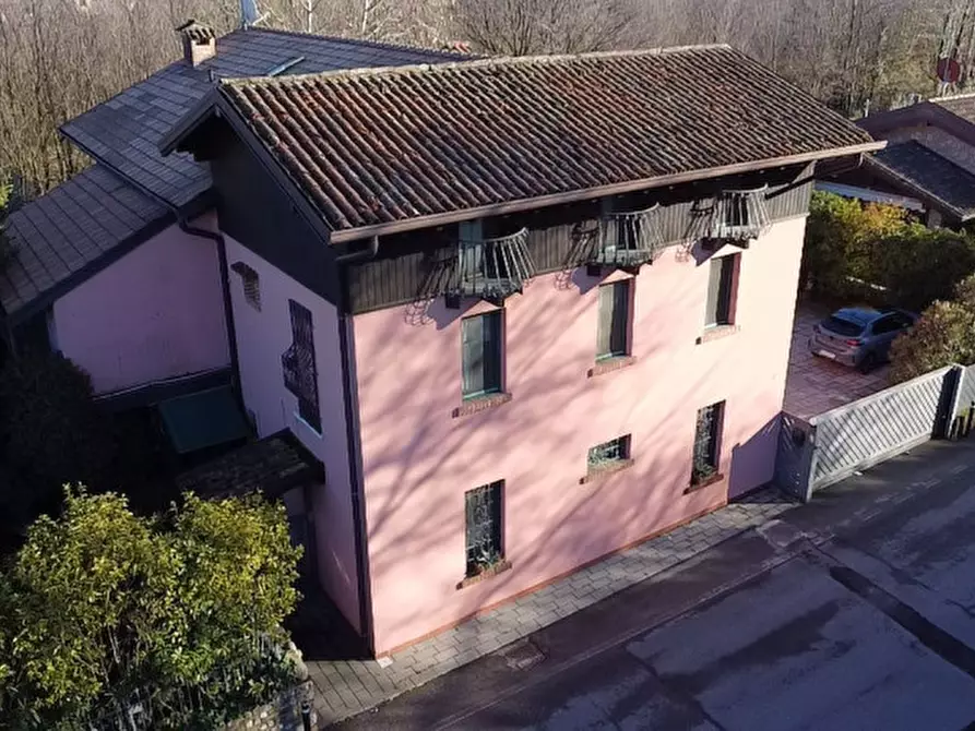 Immagine 5 di Villa in vendita  in Via Ugo Foscolo a Desenzano Del Garda