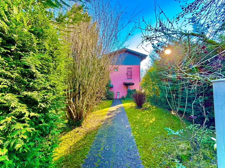 Immagine 7 di Villa in vendita  in Via Ugo Foscolo a Desenzano Del Garda