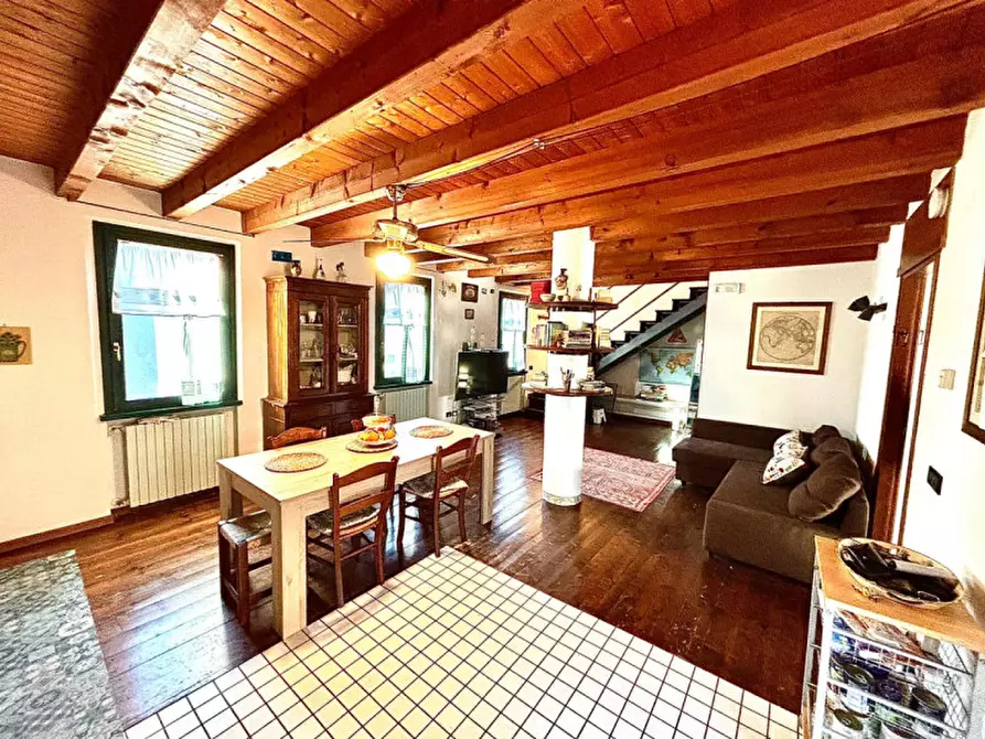 Immagine 9 di Villa in vendita  in Via Ugo Foscolo a Desenzano Del Garda