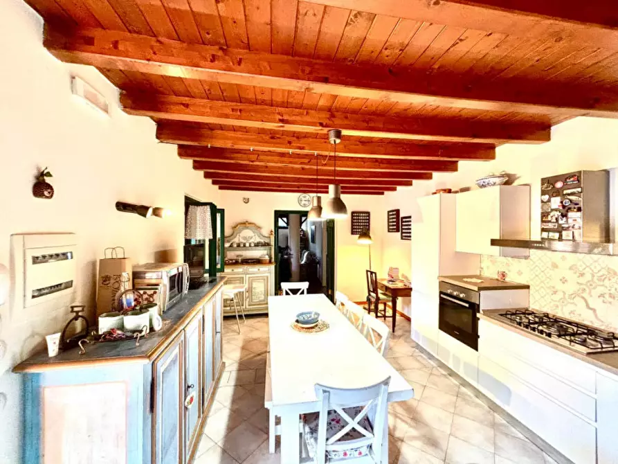 Immagine 10 di Villa in vendita  in Via Ugo Foscolo a Desenzano Del Garda