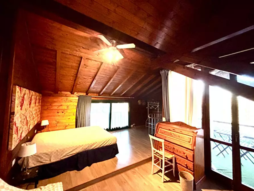 Immagine 12 di Villa in vendita  in Via Ugo Foscolo a Desenzano Del Garda