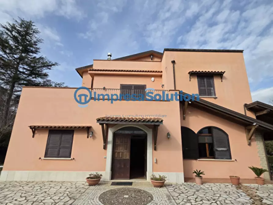 Immagine 1 di Villa in vendita  in Via Cantalupi 6 a Benevento