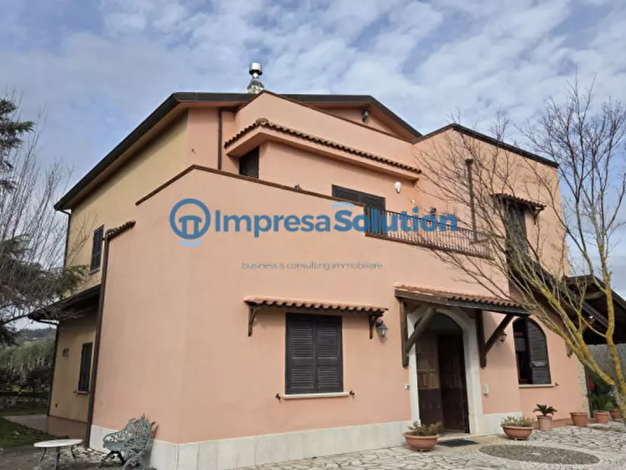 Immagine 28 di Villa in vendita  in Via Cantalupi 6 a Benevento