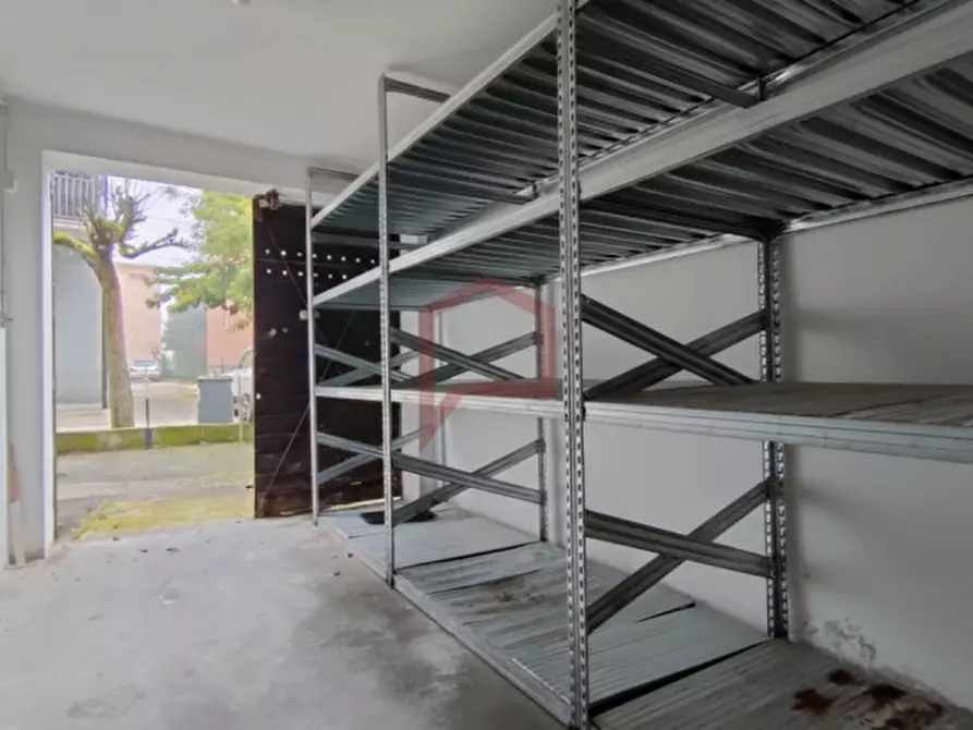 Immagine 3 di Garage in vendita  in Zelarino a Venezia