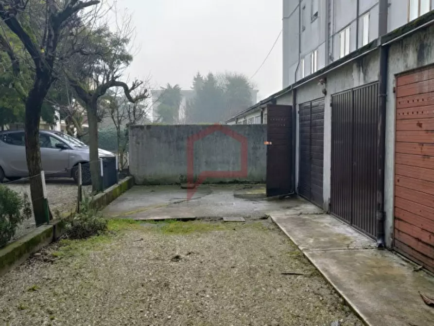 Immagine 5 di Garage in vendita  in Zelarino a Venezia