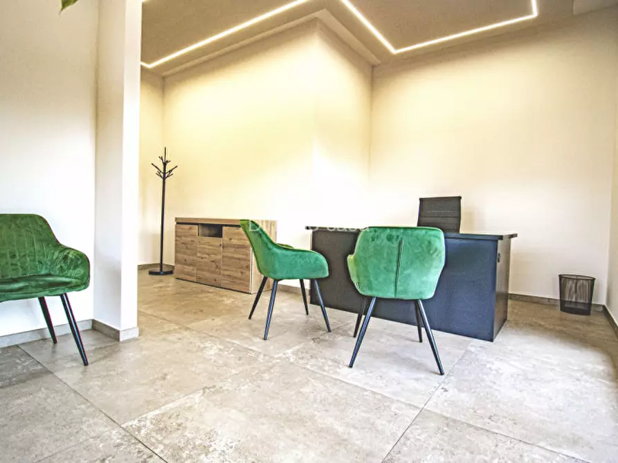 Immagine 14 di Negozio in affitto  in Via Traversa Pistoiese a Prato