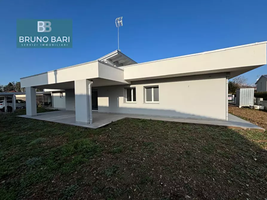 Immagine 2 di Casa indipendente in vendita  a Pordenone