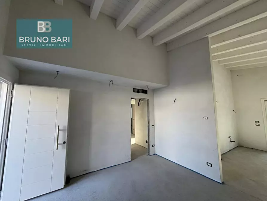 Immagine 10 di Casa indipendente in vendita  a Pordenone