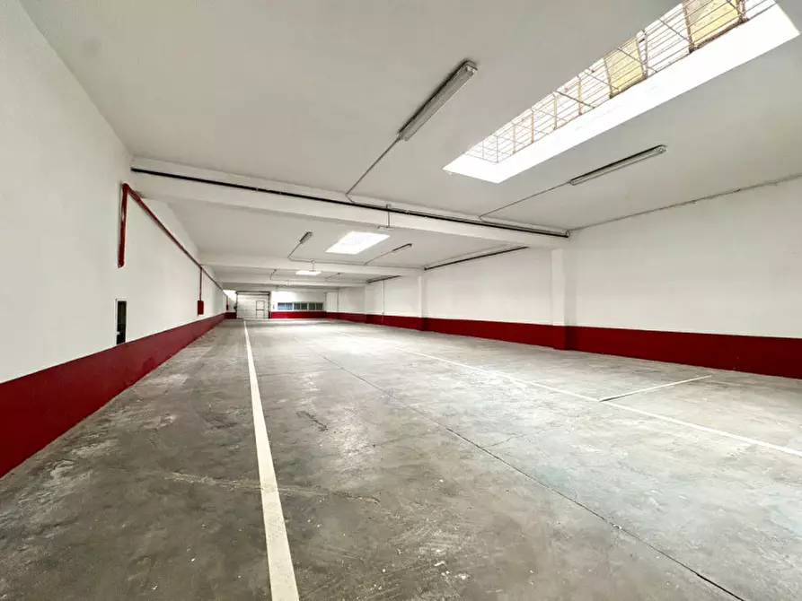 Immagine 2 di Capannone industriale in vendita  in Via Trofarello 17 a Torino