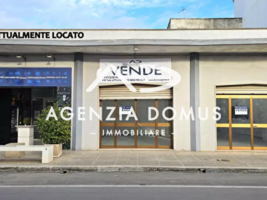 Immagine 1 di Negozio in vendita  in Via Regina Margherita 245 a Taviano