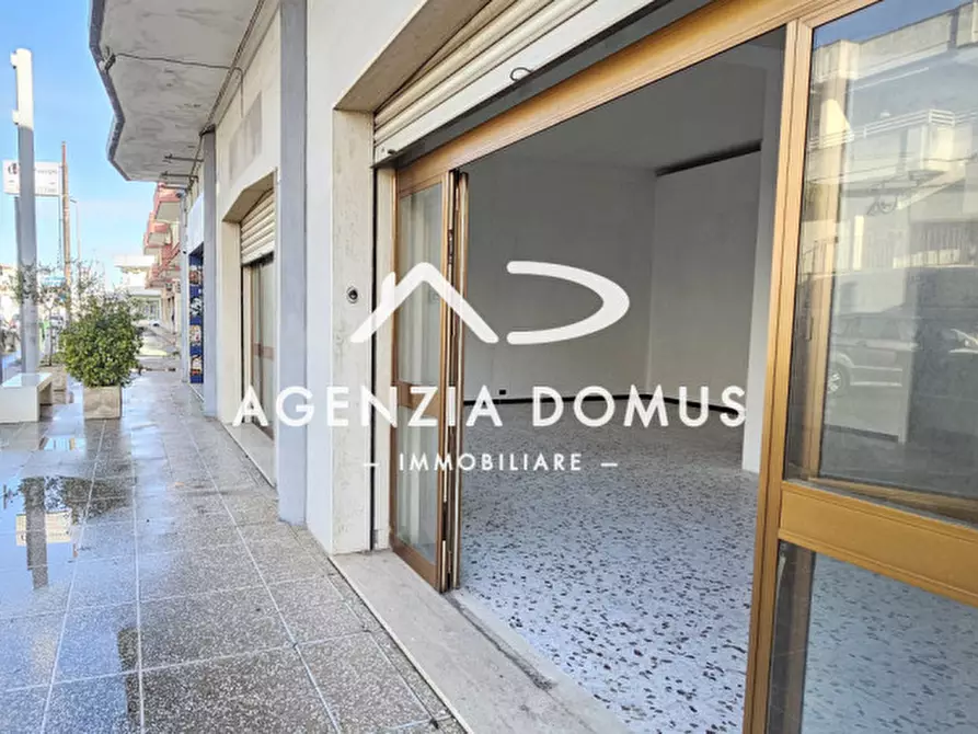 Immagine 4 di Negozio in vendita  in Via Regina Margherita 245 a Taviano