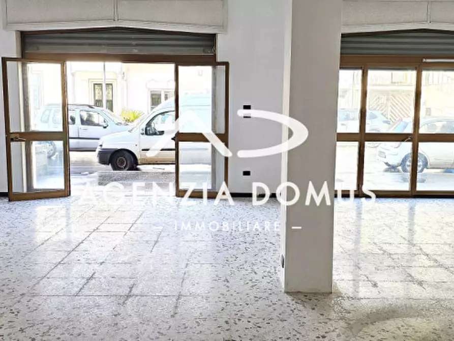 Immagine 5 di Negozio in vendita  in Via Regina Margherita 245 a Taviano