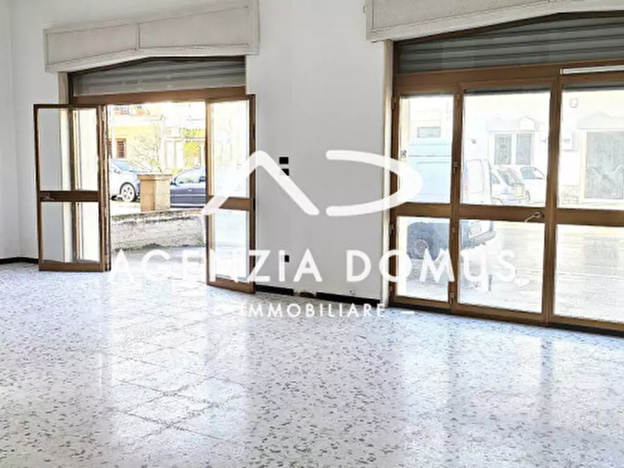 Immagine 6 di Negozio in vendita  in Via Regina Margherita 245 a Taviano
