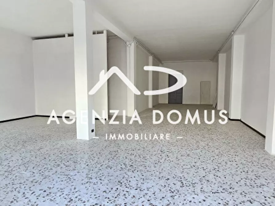 Immagine 7 di Negozio in vendita  in Via Regina Margherita 245 a Taviano