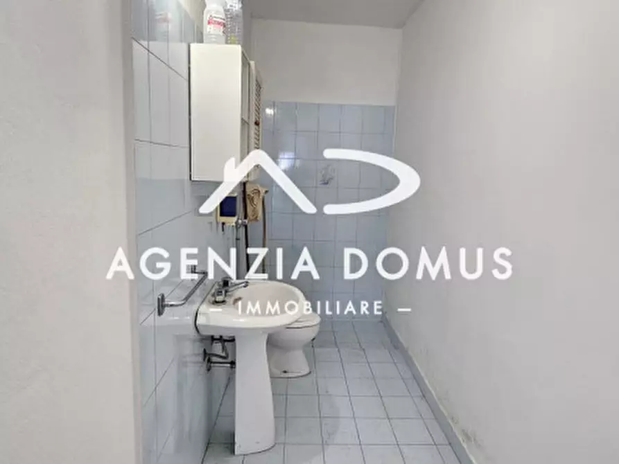 Immagine 8 di Negozio in vendita  in Via Regina Margherita 245 a Taviano