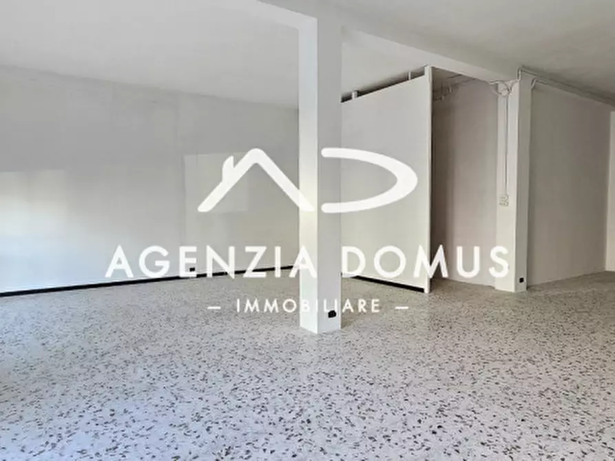 Immagine 9 di Negozio in vendita  in Via Regina Margherita 245 a Taviano