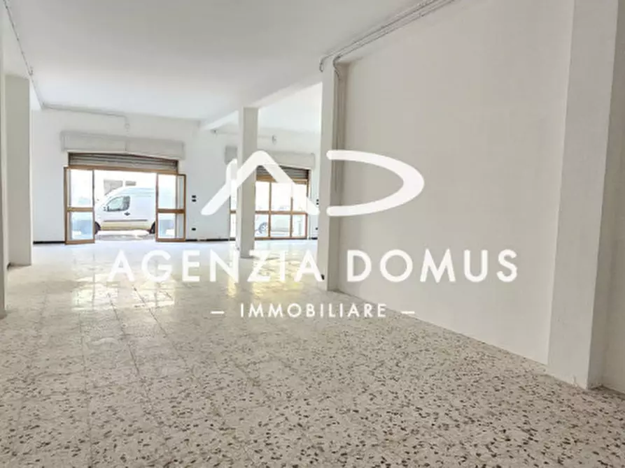 Immagine 10 di Negozio in vendita  in Via Regina Margherita 245 a Taviano