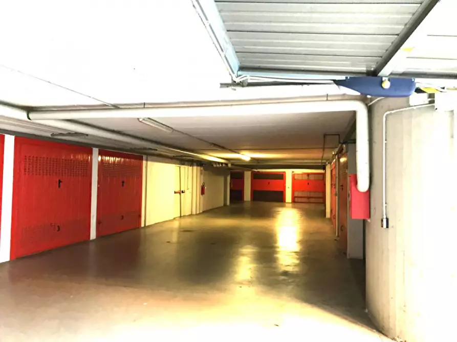 Immagine 3 di Garage in vendita  in via Sante Vincenzi a Bologna