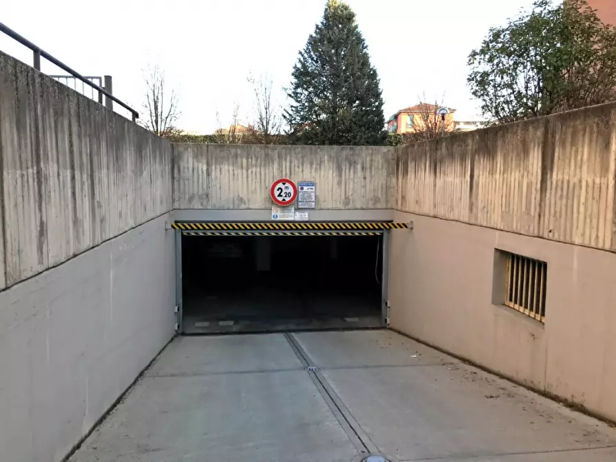 Immagine 7 di Garage in vendita  in via Sante Vincenzi a Bologna