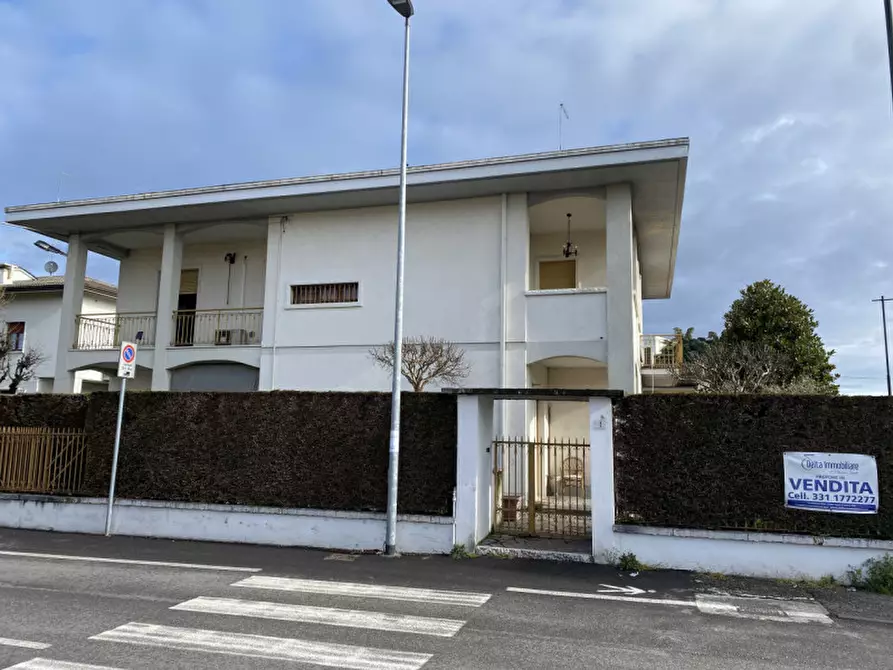 Immagine 8 di Casa indipendente in vendita  in Via Ospedale a Villafranca Di Verona
