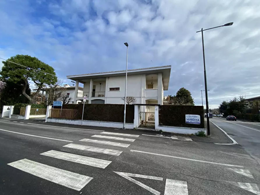 Immagine 9 di Casa indipendente in vendita  in Via Ospedale a Villafranca Di Verona