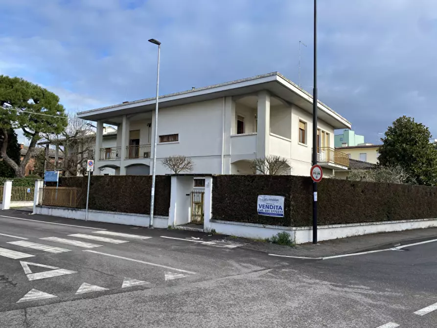 Immagine 21 di Casa indipendente in vendita  in Via Ospedale a Villafranca Di Verona