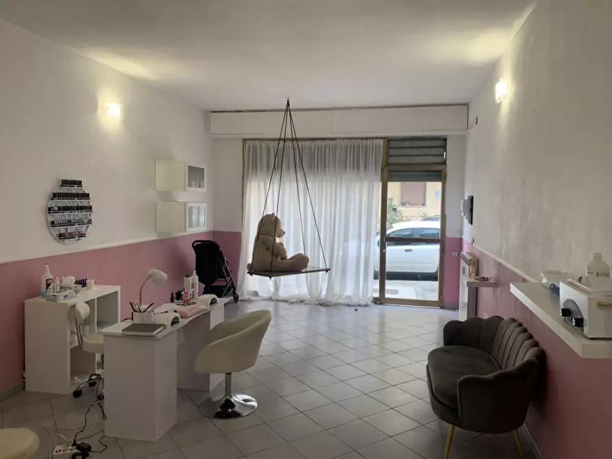 Immagine 3 di Negozio in vendita  in VIA CASENTINO a Firenze