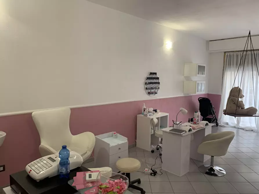 Immagine 4 di Negozio in vendita  in VIA CASENTINO a Firenze