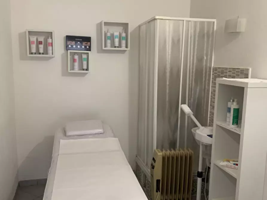 Immagine 5 di Negozio in vendita  in VIA CASENTINO a Firenze