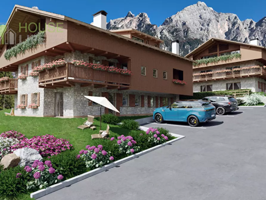 Immagine 10 di Appartamento in vendita  in Via Beata Vergine della Difesa a San Vito Di Cadore