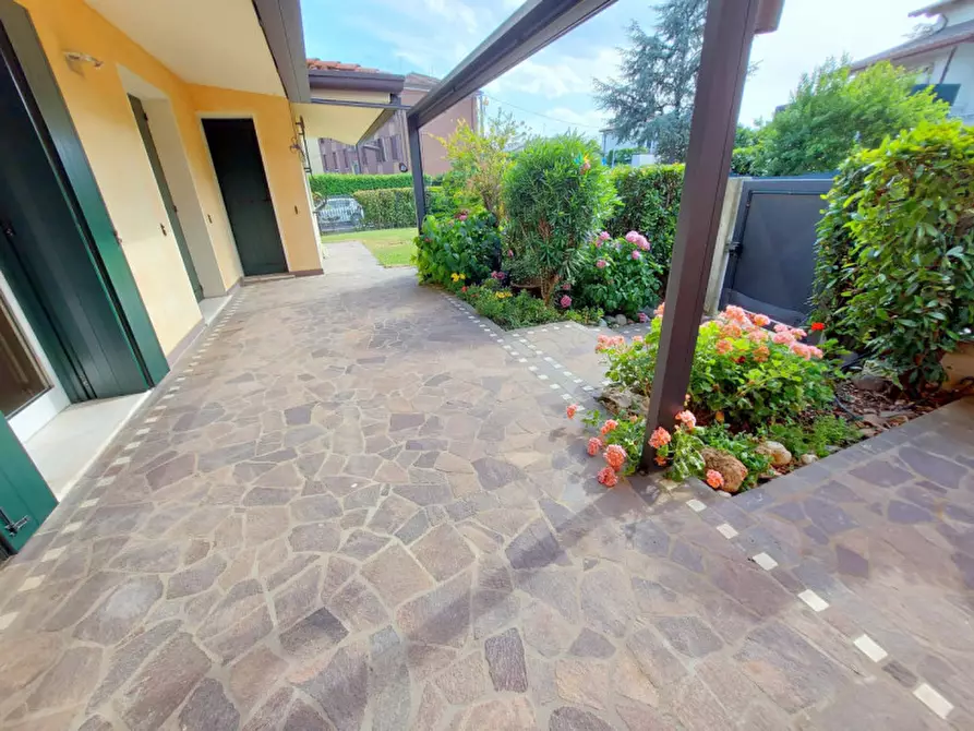 Immagine 1 di Villa in vendita  in VIA TIZIANO VECELLIO a Padova