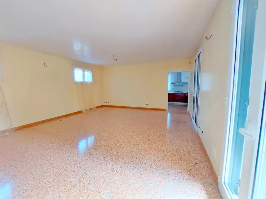 Immagine 2 di Villa in vendita  in VIA TIZIANO VECELLIO a Padova