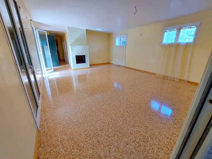 Immagine 3 di Villa in vendita  in VIA TIZIANO VECELLIO a Padova