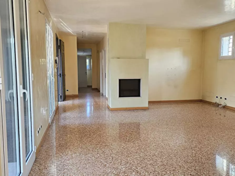 Immagine 5 di Villa in vendita  in VIA TIZIANO VECELLIO a Padova