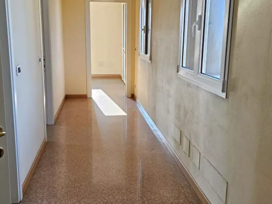 Immagine 13 di Villa in vendita  in VIA TIZIANO VECELLIO a Padova