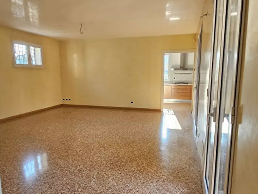 Immagine 15 di Villa in vendita  in VIA TIZIANO VECELLIO a Padova
