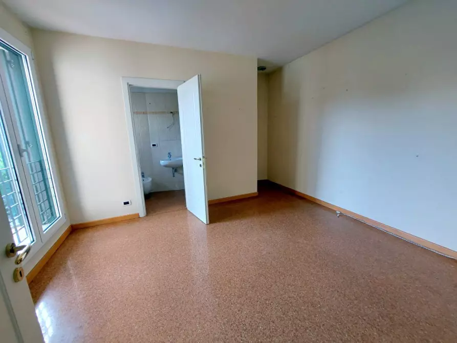 Immagine 28 di Villa in vendita  in VIA TIZIANO VECELLIO a Padova