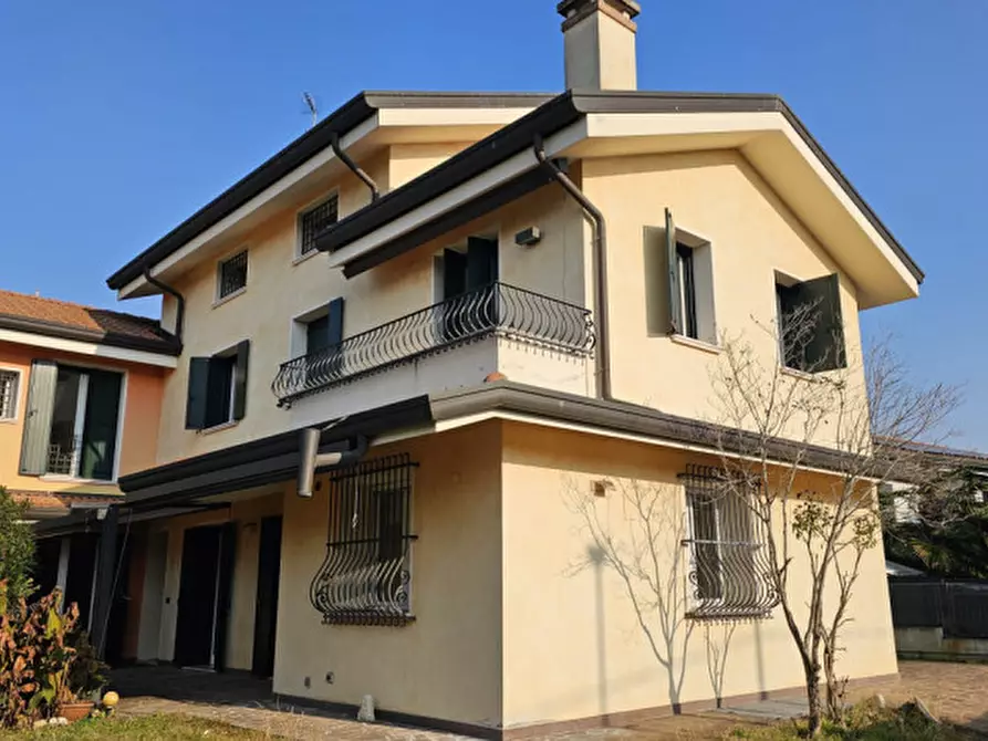 Immagine 43 di Villa in vendita  in VIA TIZIANO VECELLIO a Padova