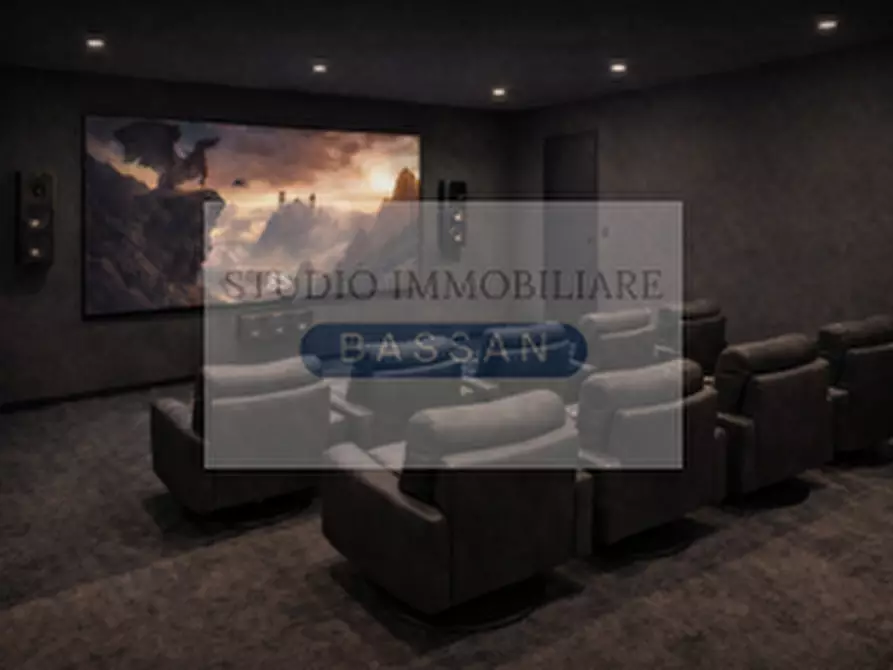 Immagine 8 di Villa in vendita  a Belgirate