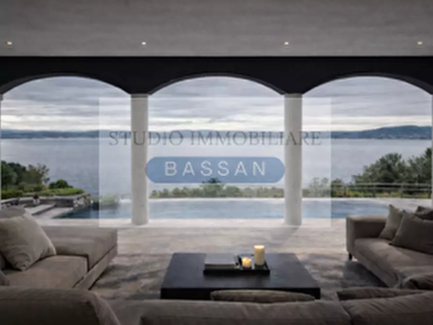 Immagine 13 di Villa in vendita  a Belgirate