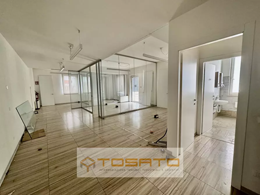 Immagine 10 di Capannone industriale in affitto  a Colognola Ai Colli