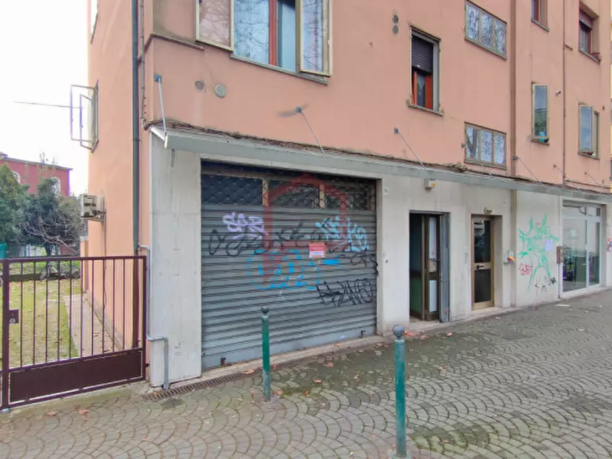 Immagine 2 di Negozio in vendita  in Mestre a Venezia