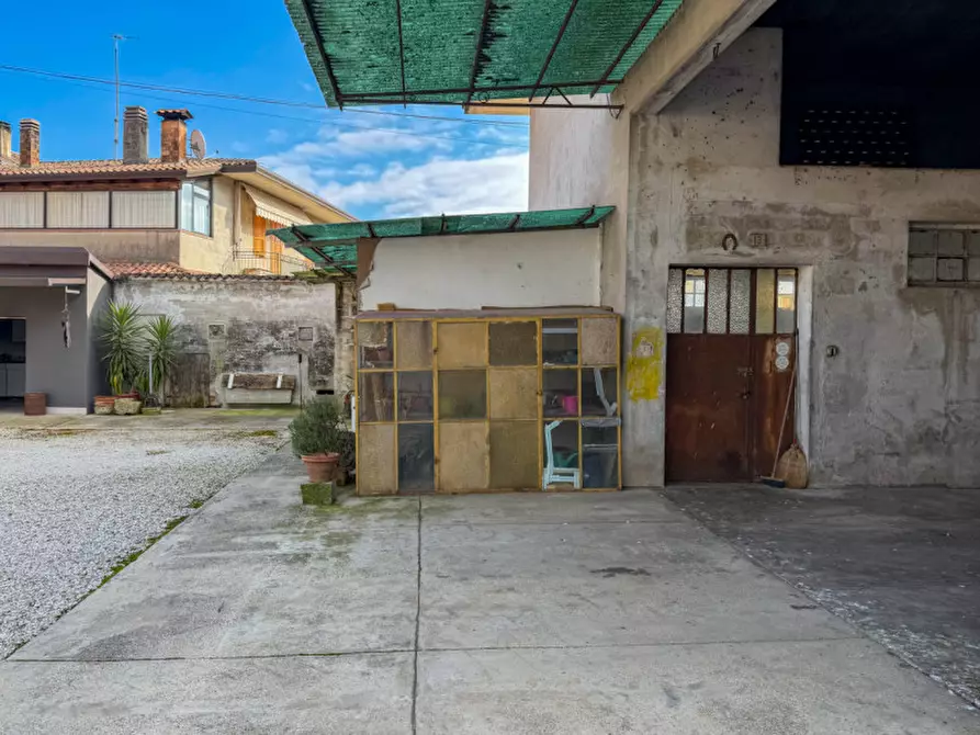 Immagine 7 di Casa indipendente in vendita  in Via Feltrina a Montebelluna