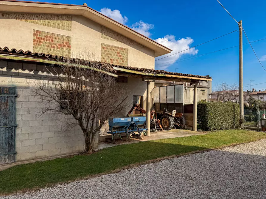 Immagine 10 di Casa indipendente in vendita  in Via Feltrina a Montebelluna
