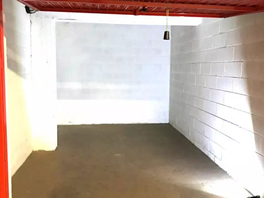 Immagine 1 di Garage in vendita  in via Sante Vincenzi a Bologna